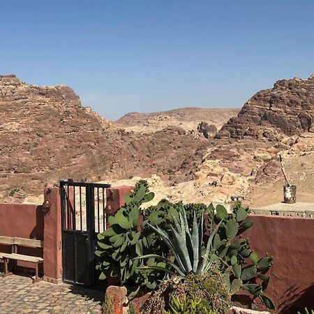 Bed and Breakfast Happy Bedouin House Petra Al Hayy Exterior foto
